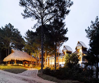 https://imgcld.yatra.com/ytimages/image/upload/t_hotel_yatra_city_desktop/v1406720089/Domestic Hotels/Hotels_Shillong/Ri Kynjai ( Heritage design)- Serenity By The Lake/Porch_and_Cottages_in_Evening_copy.jpg